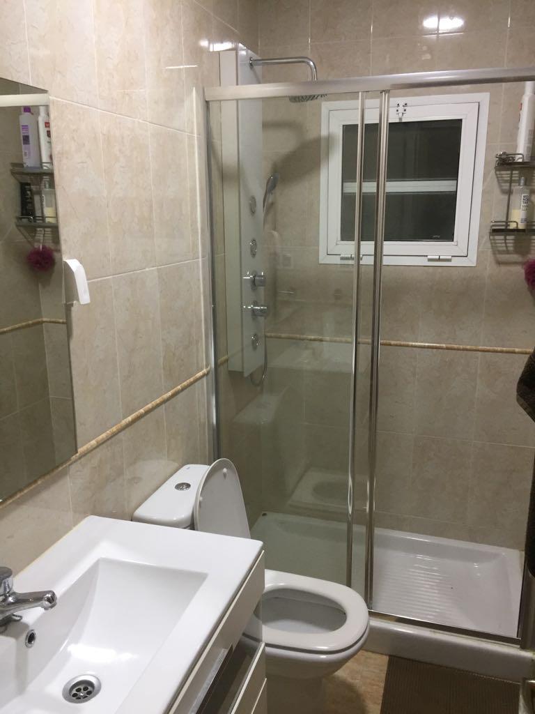 Te huur Middenseizoen van 1/09/2024- 30/06/2025, mooi appartement op 1e lijn van het strand in Fuengirola.