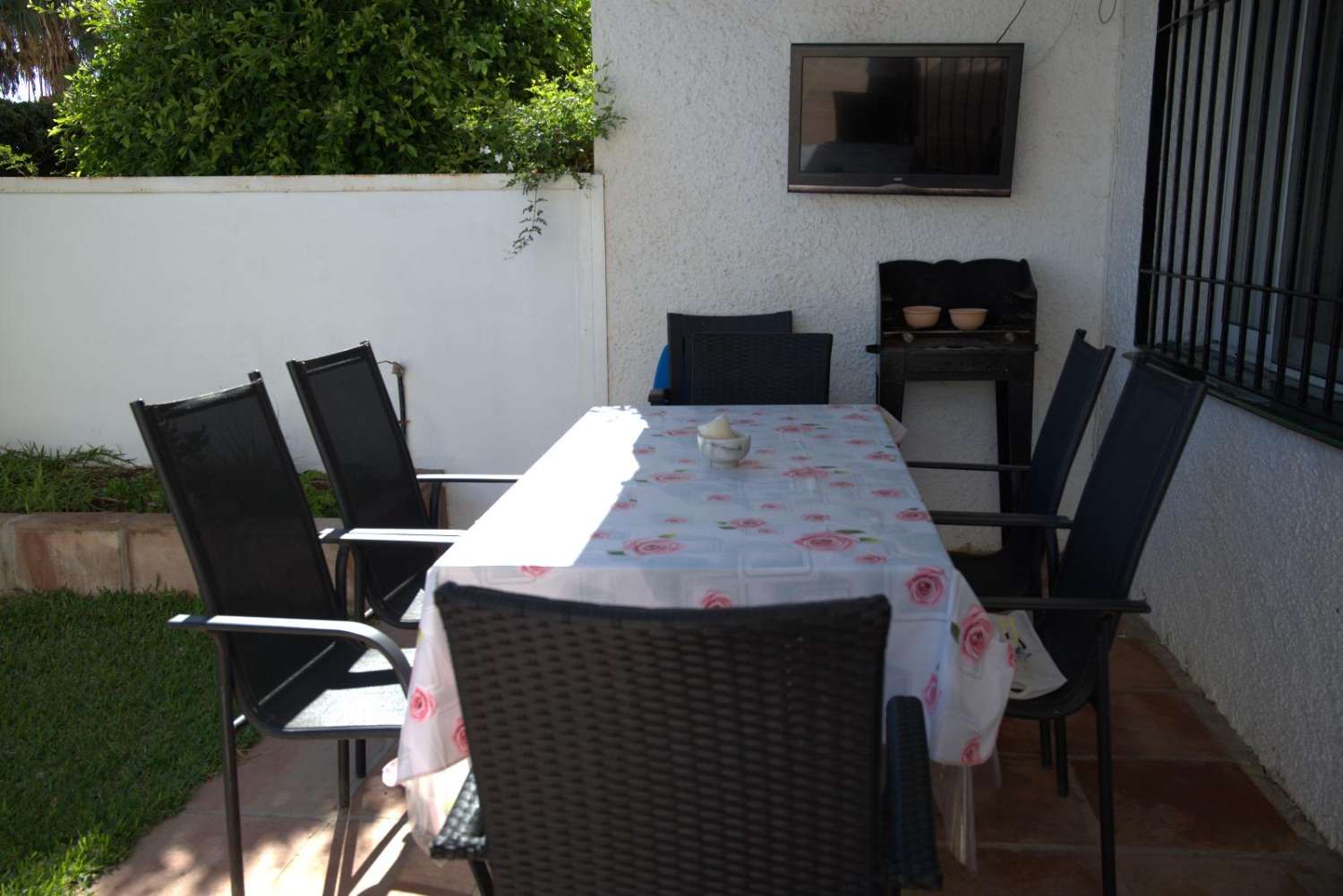 Te huur van 01/09/2026 tot 30/06/2027, mooi appartement aan de eerste lijn van het strand in Fuengirola.