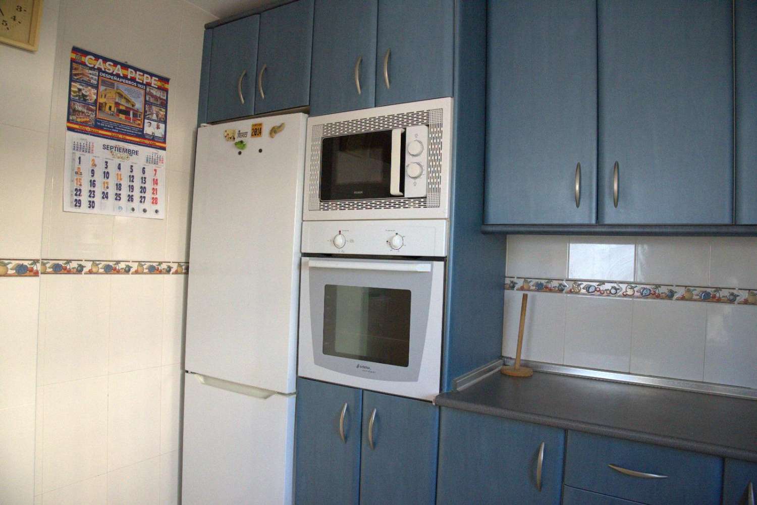 Te huur van 01/09/2026 tot 30/06/2027, mooi appartement aan de eerste lijn van het strand in Fuengirola.