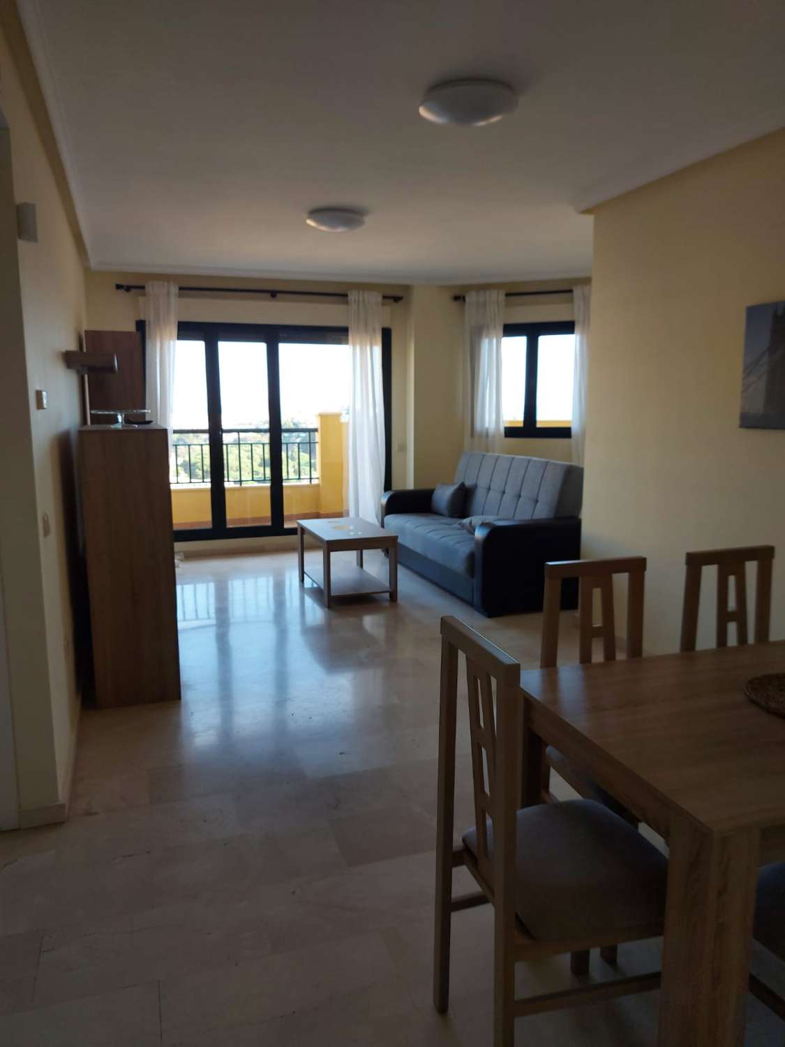 Tussenseizoen Huur van 1/9/2024 - 30/6/2025 en van 1-31/7/2024 en van 1/8/-14/8/2024 mooi appartement met uitzicht op zee in Benalmádena.