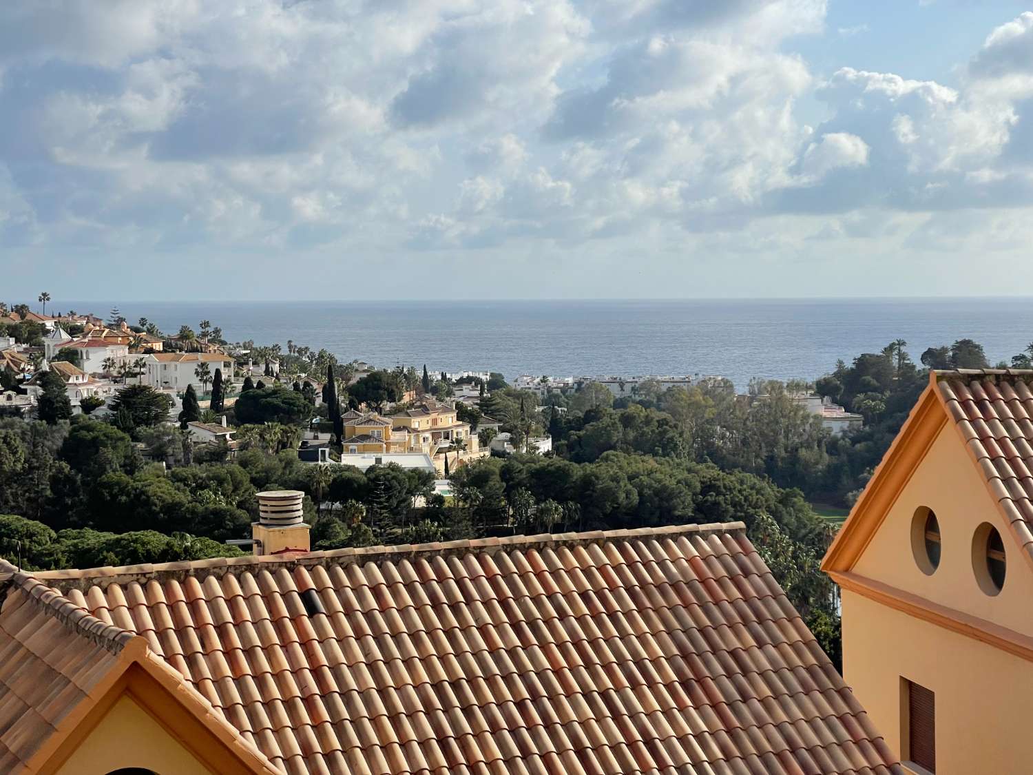 Affitto di media stagione dal 1/9/2024 al 30/6/2025 e dal 1-31/7/2024 e dal 1/8/-14/8/2024 bellissimo appartamento con vista sul mare a Benalmadena.