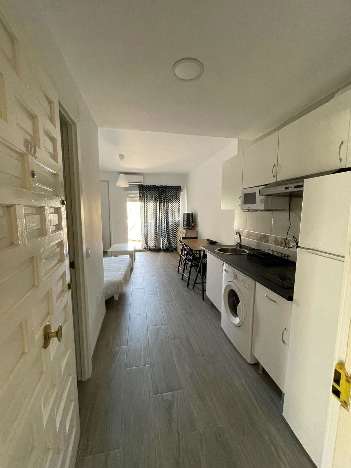 Uthyrd HALVSÄSONG från 1/3/25 - 31/5/25 Trevlig studio med havsutsikt i Benalmadena.