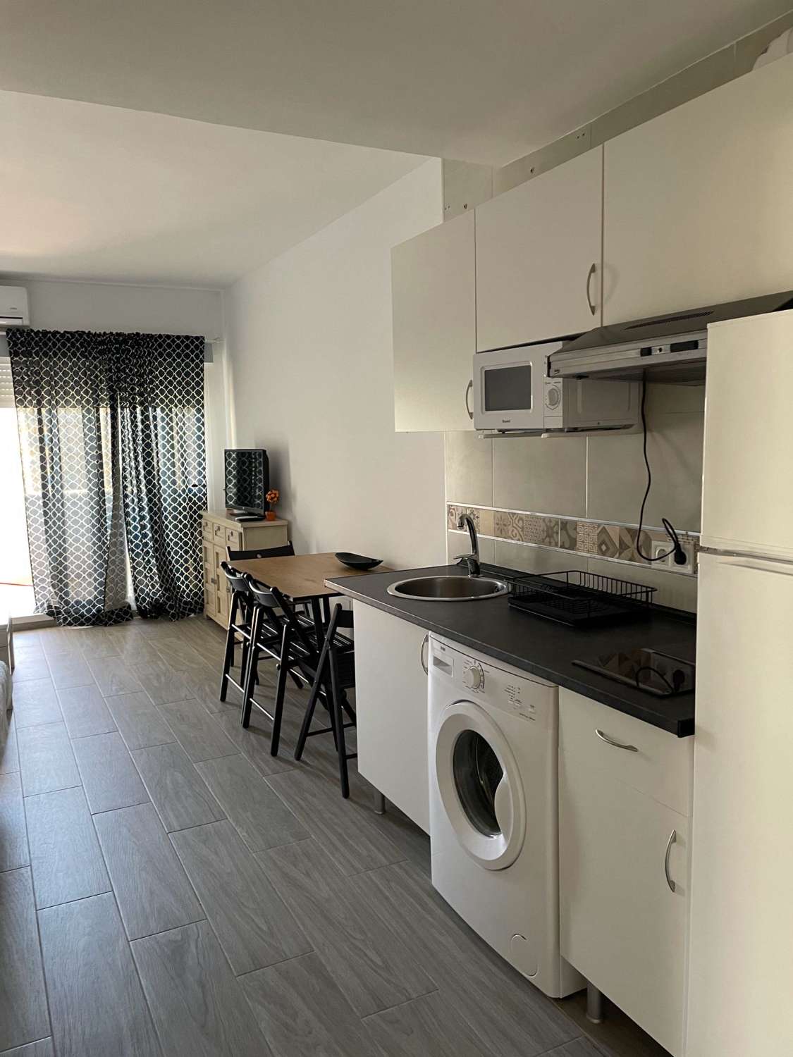 Uthyrd HALVSÄSONG från 1/3/25 - 31/5/25 Trevlig studio med havsutsikt i Benalmadena.