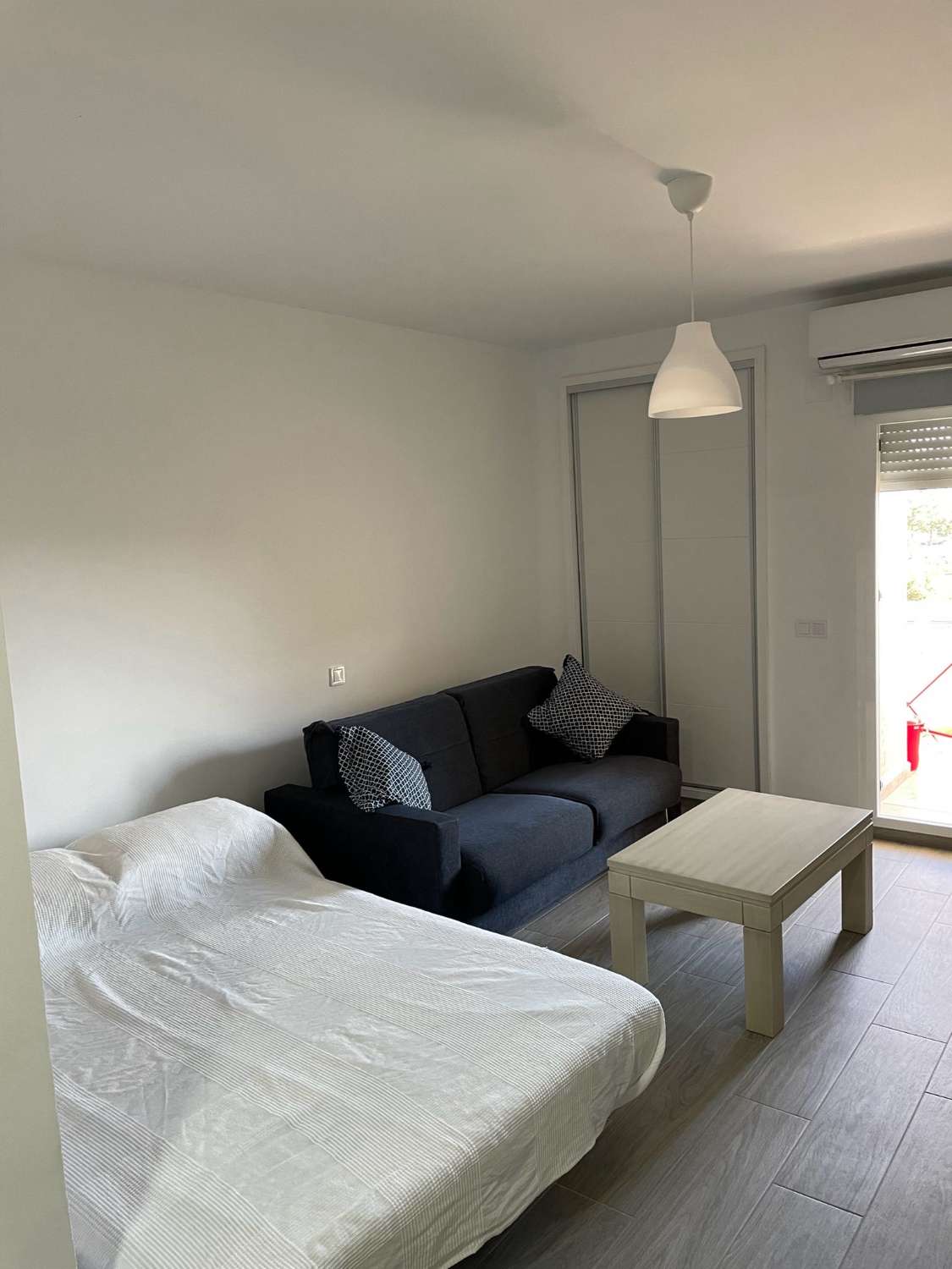 Uthyrd HALVSÄSONG från 1/3/25 - 31/5/25 Trevlig studio med havsutsikt i Benalmadena.