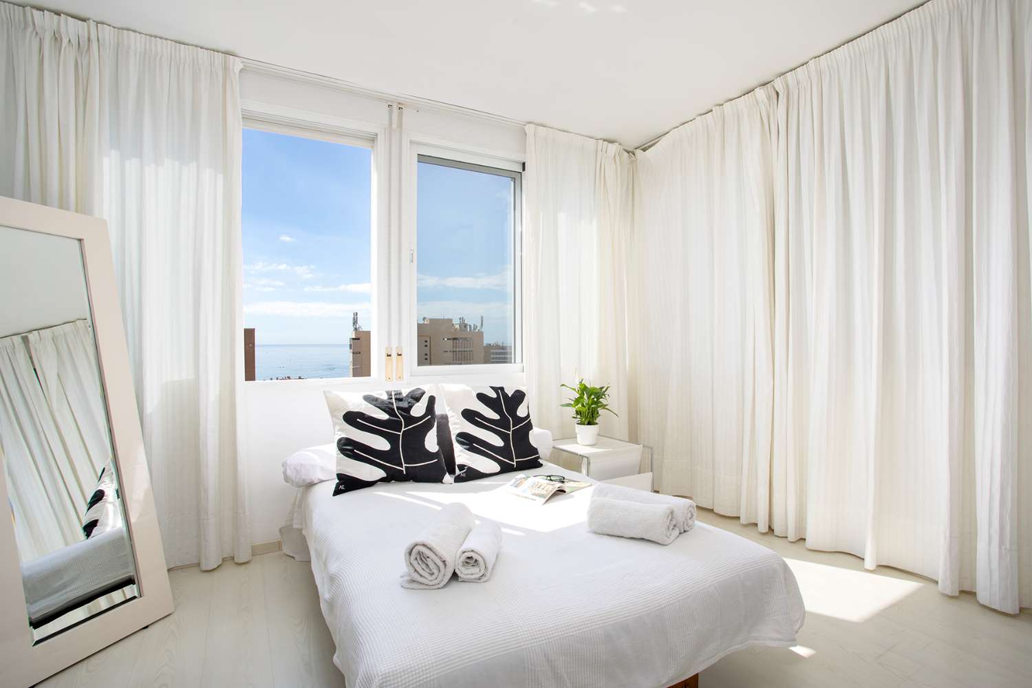 SE ALQUILA MEDIA TEMPORADA desde 01/01/2026 hasta 01/03/2026 Y desde 01/09/2025 - 31/05/2026 MAGNIFICO APARTAMENTO CON VISTA AL MAR EN PLAYAMAR