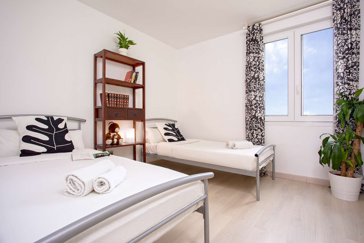 SE ALQUILA MEDIA TEMPORADA desde 01/01/2026 hasta 01/03/2026 Y desde 01/09/2025 - 31/05/2026 MAGNIFICO APARTAMENTO CON VISTA AL MAR EN PLAYAMAR