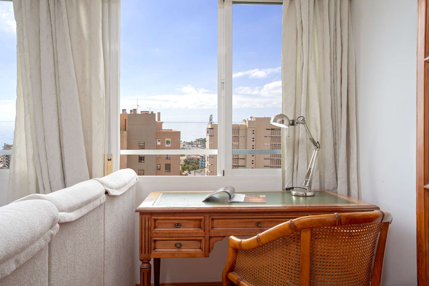 SE ALQUILA MEDIA TEMPORADA desde 01/01/2026 hasta 01/03/2026 Y desde 01/09/2025 - 31/05/2026 MAGNIFICO APARTAMENTO CON VISTA AL MAR EN PLAYAMAR