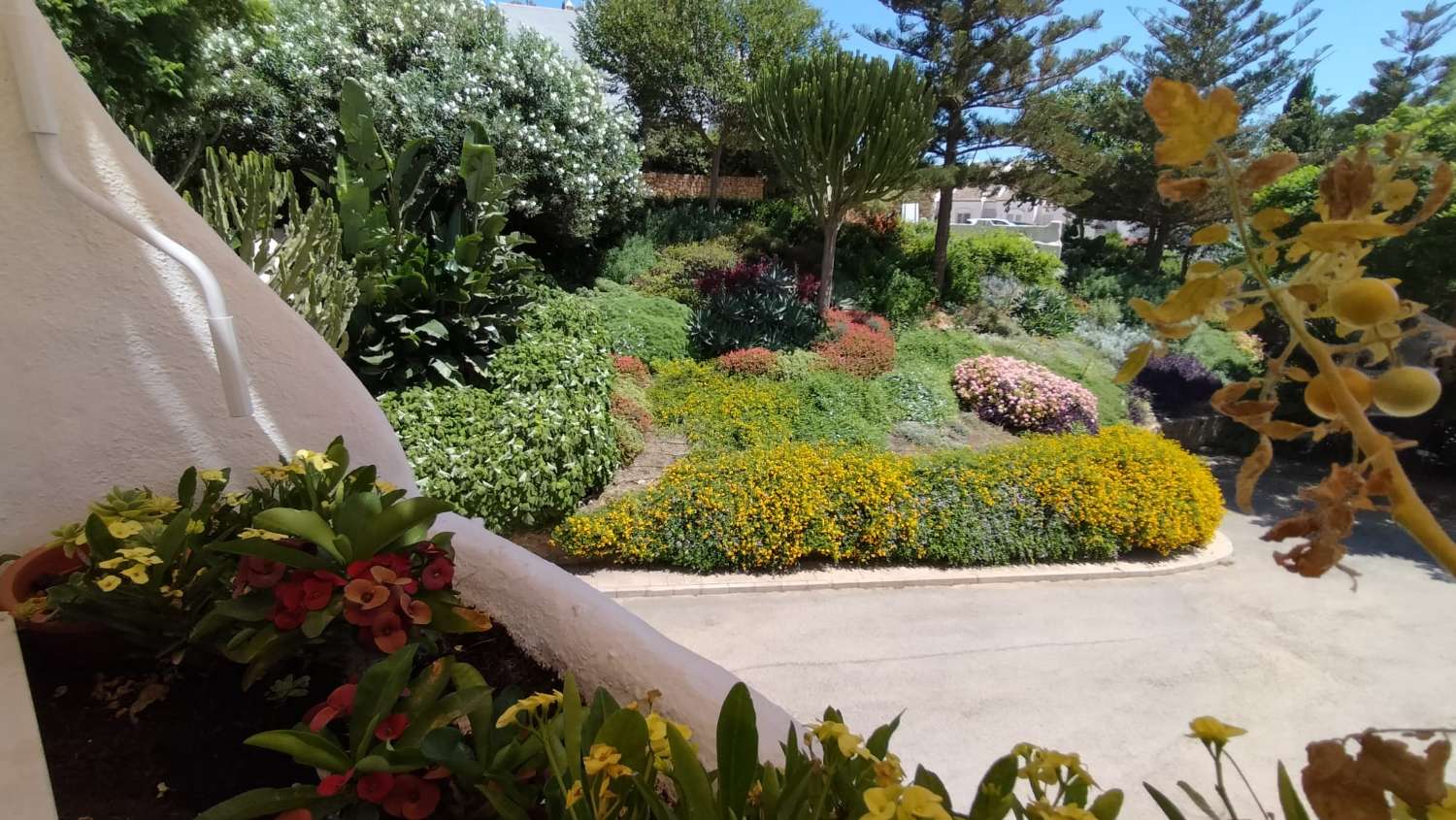 TE HUUR VANAF NU TOT 30-6-26 PRACHTIGE TWEE-EEN-KAP VILLA IN BENALMÁDENA, TORREQUEBRADA.