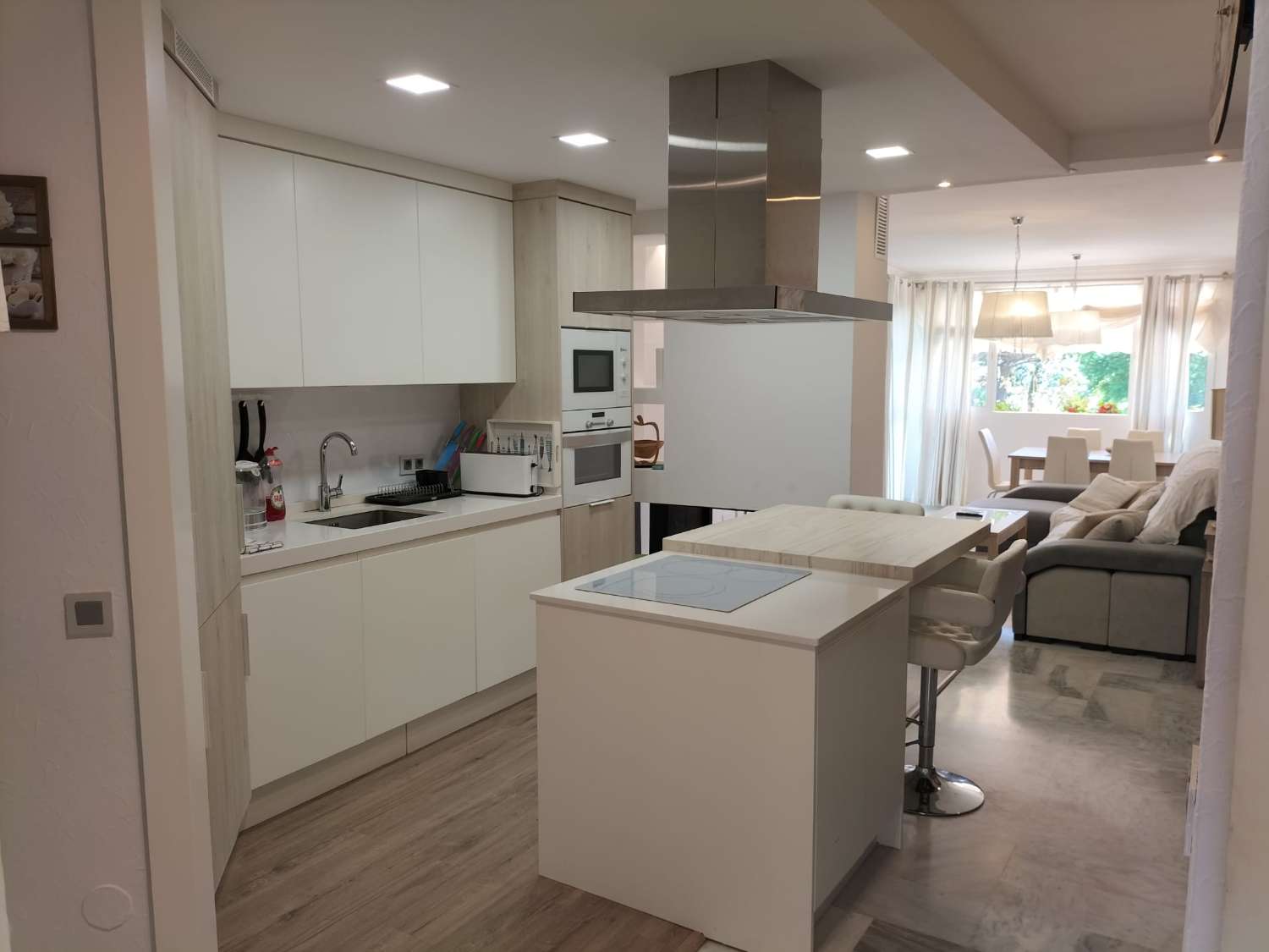 TE HUUR VANAF NU TOT 30-6-26 PRACHTIGE TWEE-EEN-KAP VILLA IN BENALMÁDENA, TORREQUEBRADA.