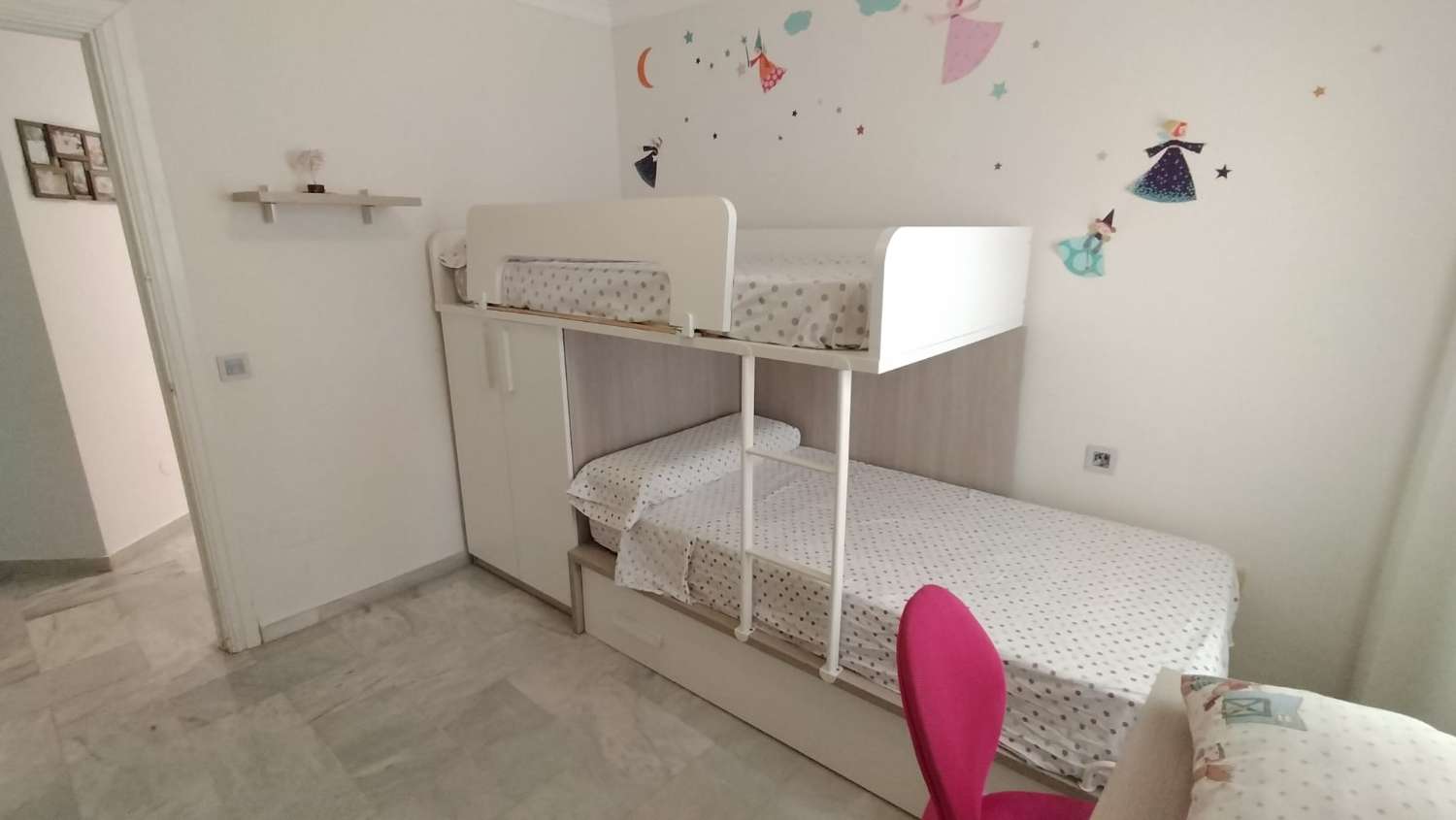 TE HUUR VANAF NU TOT 30-6-26 PRACHTIGE TWEE-EEN-KAP VILLA IN BENALMÁDENA, TORREQUEBRADA.