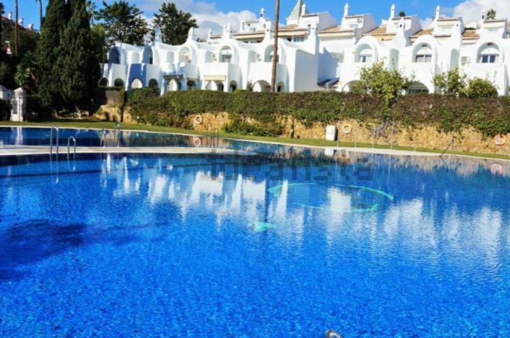 TE HUUR VANAF NU TOT 30-6-26 PRACHTIGE TWEE-EEN-KAP VILLA IN BENALMÁDENA, TORREQUEBRADA.