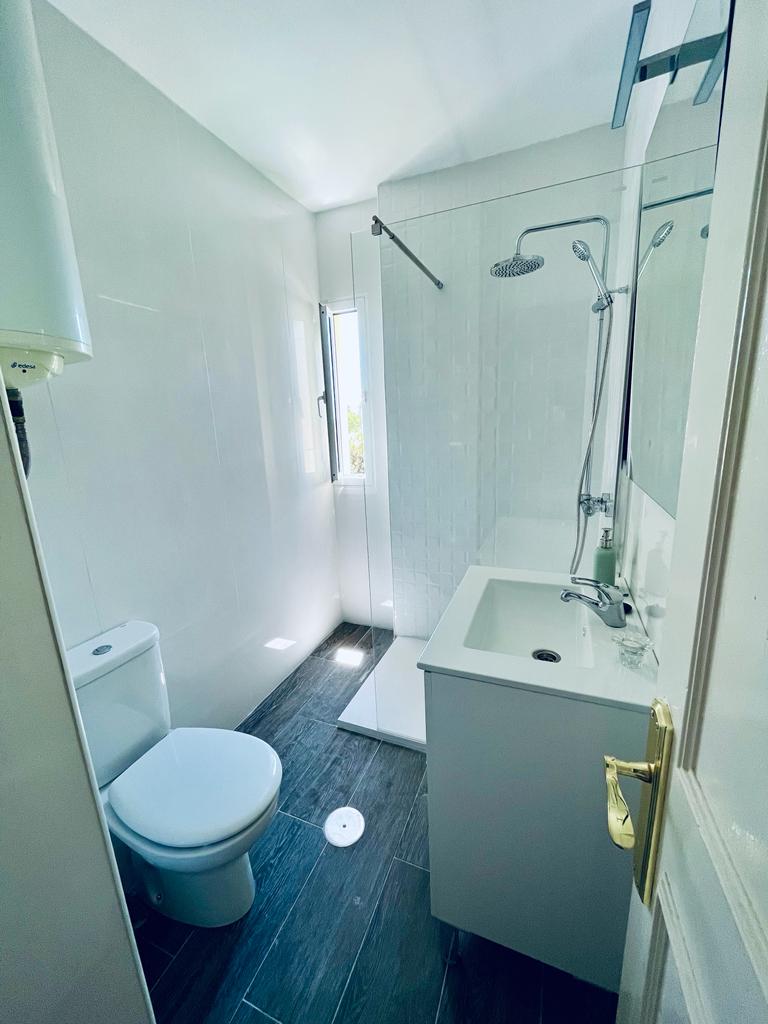 Te huur van 09-09-2026 tot 30-6-2027 appartement met zeezicht in Arroyo de la Miel