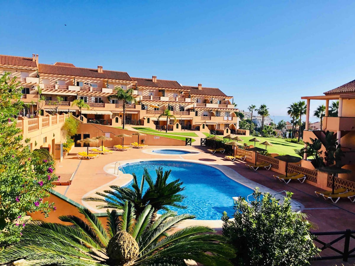HALF SEASON IS RENTED FROM the 01/11/2025 to 30/04/2026. BEAUTIFUL PENTHOUSE IN MIJAS COSTA WITH SPECTACULAR VIEWS.