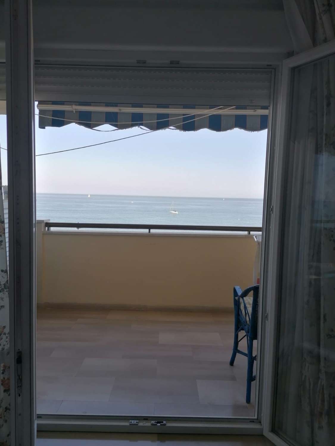 For rent HALF SEASON from 09/09/25 - 20/12/25 and from 8/1/26-30/6/26 beautiful apartment on the 1st line of the beach in Los Boliches (Fuengirola)