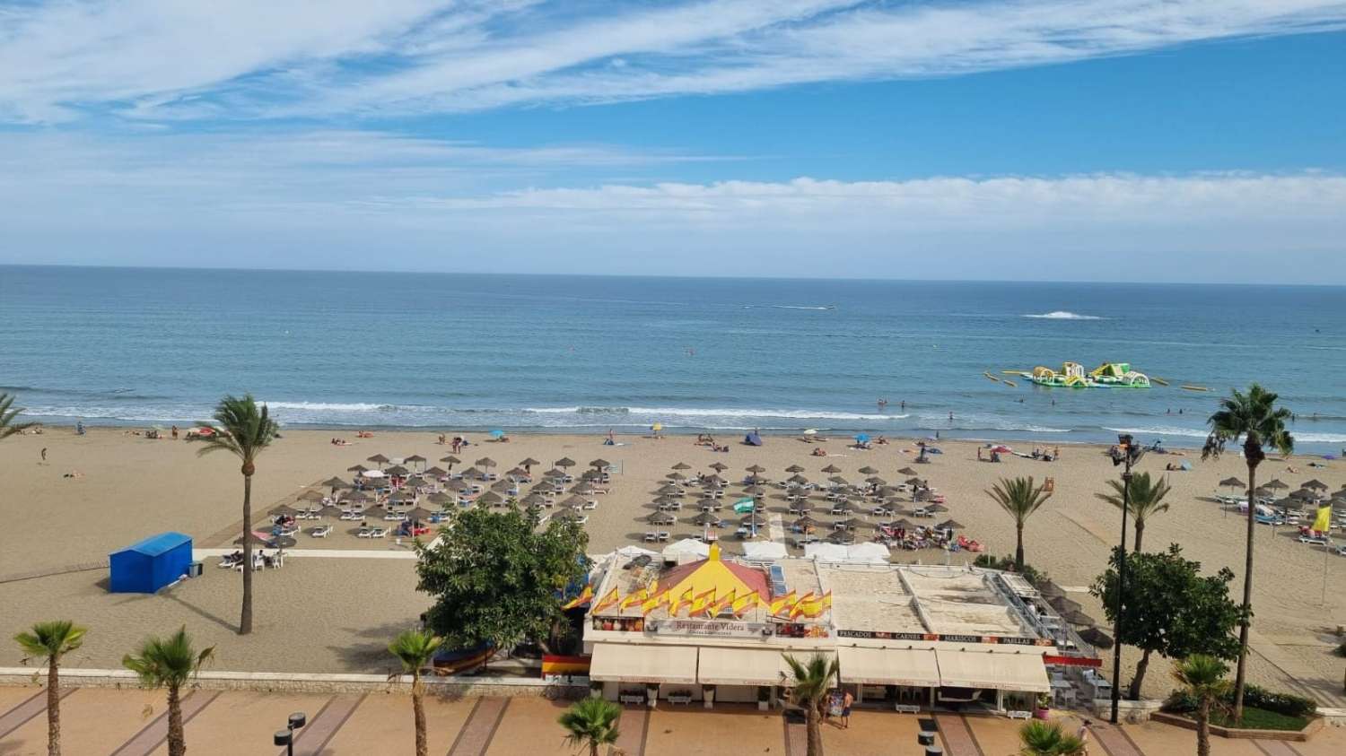For rent HALF SEASON from 09/09/25 - 20/12/25 and from 8/1/26-30/6/26 beautiful apartment on the 1st line of the beach in Los Boliches (Fuengirola)