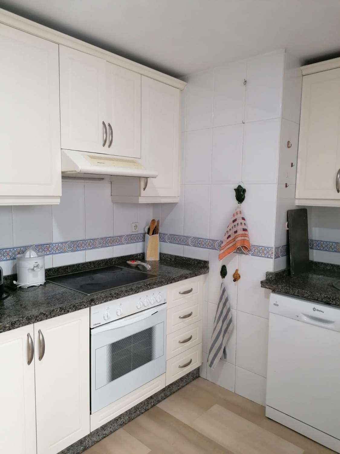 For rent HALF SEASON from 09/09/25 - 20/12/25 and from 8/1/26-30/6/26 beautiful apartment on the 1st line of the beach in Los Boliches (Fuengirola)