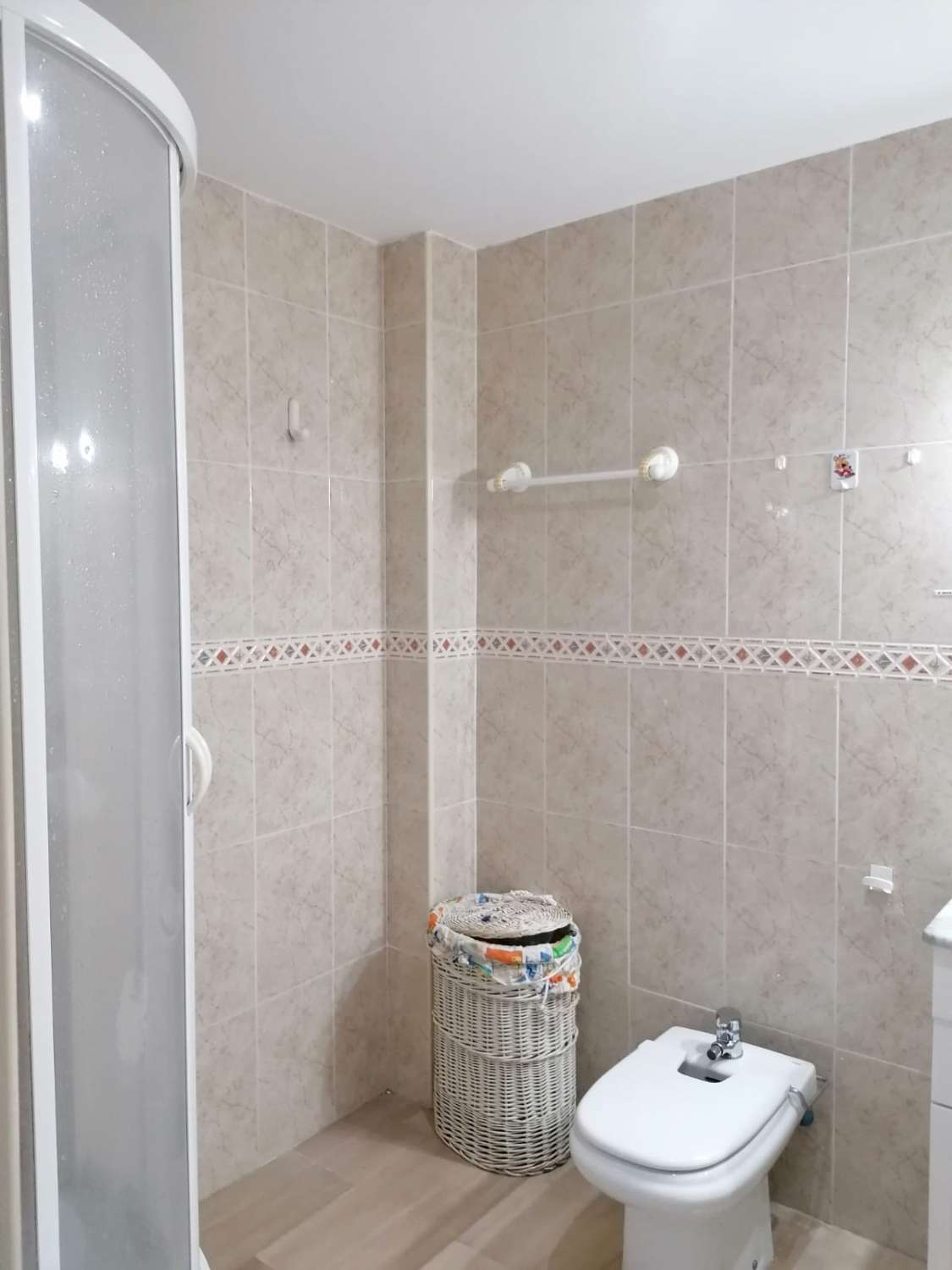 For rent HALF SEASON from 09/09/25 - 20/12/25 and from 8/1/26-30/6/26 beautiful apartment on the 1st line of the beach in Los Boliches (Fuengirola)