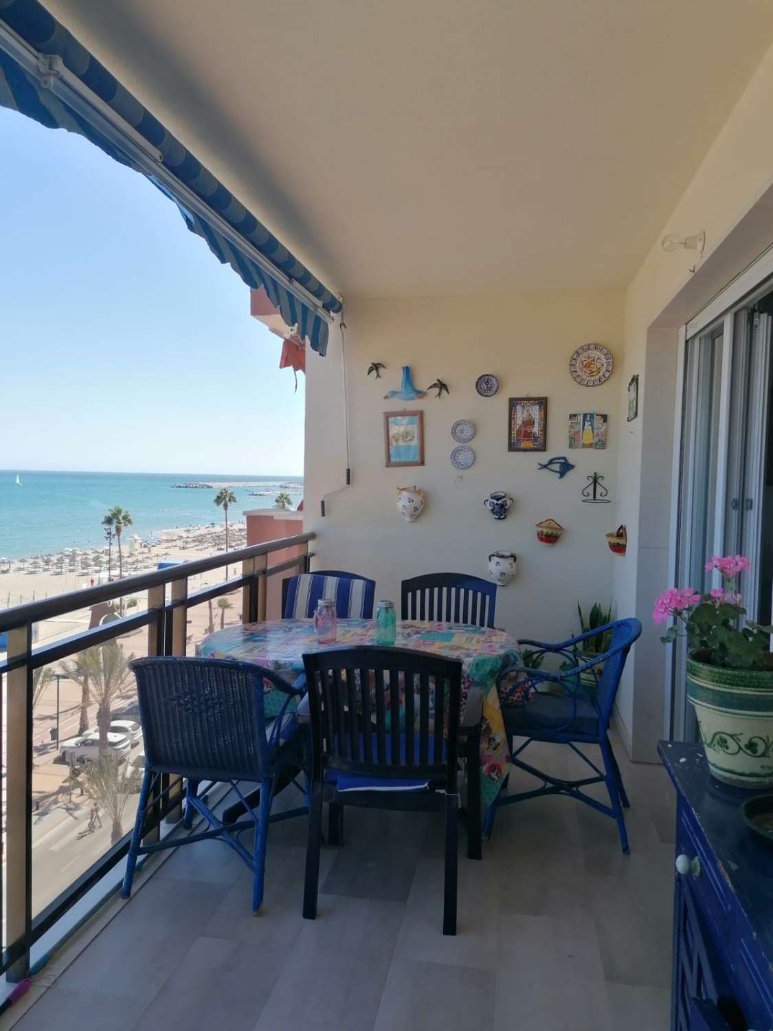 For rent HALF SEASON from 09/09/25 - 20/12/25 and from 8/1/26-30/6/26 beautiful apartment on the 1st line of the beach in Los Boliches (Fuengirola)