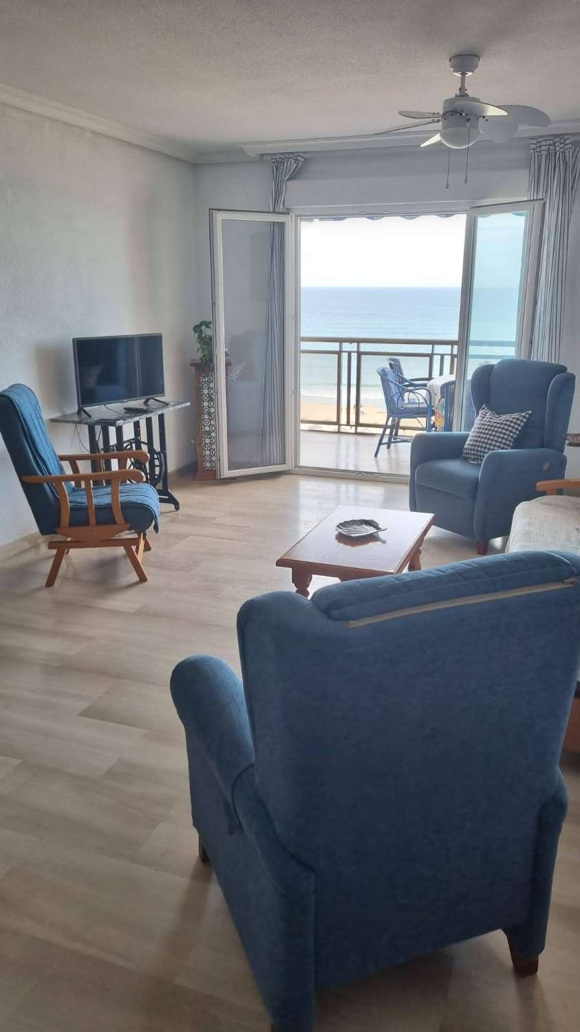 For rent HALF SEASON from 09/09/25 - 20/12/25 and from 8/1/26-30/6/26 beautiful apartment on the 1st line of the beach in Los Boliches (Fuengirola)