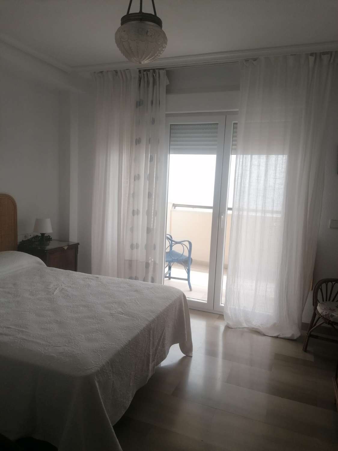 For rent HALF SEASON from 09/09/25 - 20/12/25 and from 8/1/26-30/6/26 beautiful apartment on the 1st line of the beach in Los Boliches (Fuengirola)