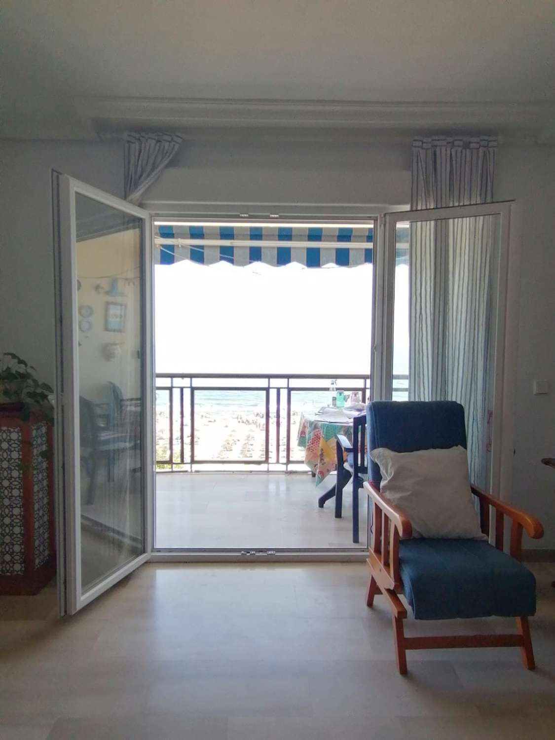 For rent HALF SEASON from 09/09/25 - 20/12/25 and from 8/1/26-30/6/26 beautiful apartment on the 1st line of the beach in Los Boliches (Fuengirola)