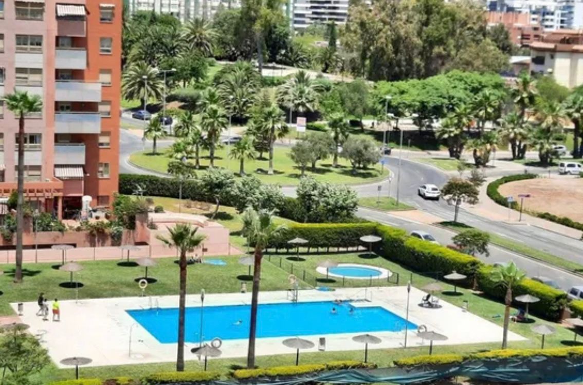 For rent HALF SEASON from 01/09/25 - 31/05/26 Nice apartment in the area of Teatinos (Málaga)