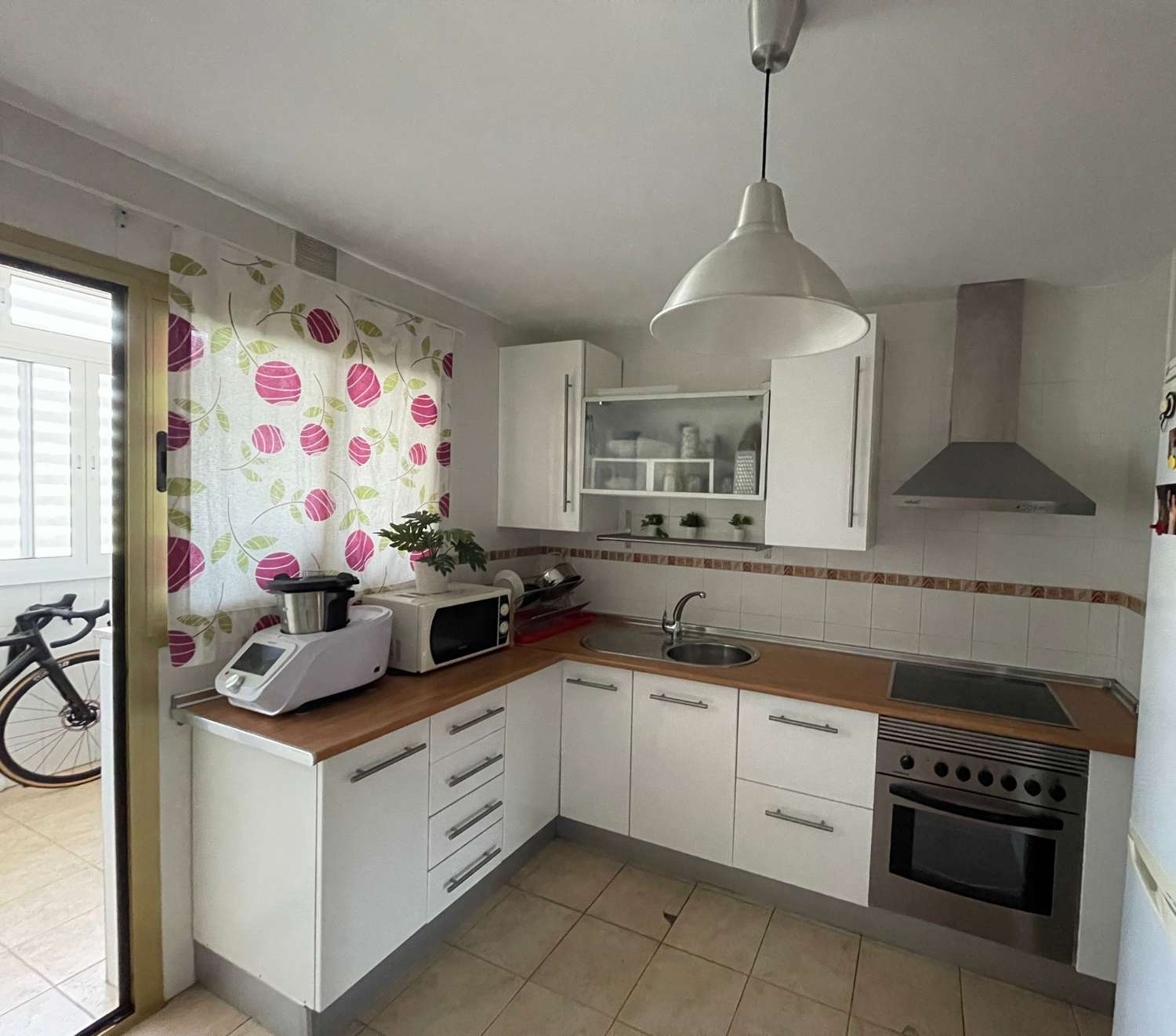 For rent HALF SEASON from 01/09/25 - 31/05/26 Nice apartment in the area of Teatinos (Málaga)