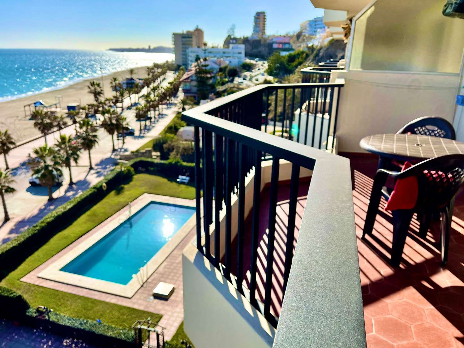 For rent from 01/09/2025 - 30/06/2026 Magnificent apartment on the 1st line of the beach in Fuengirola