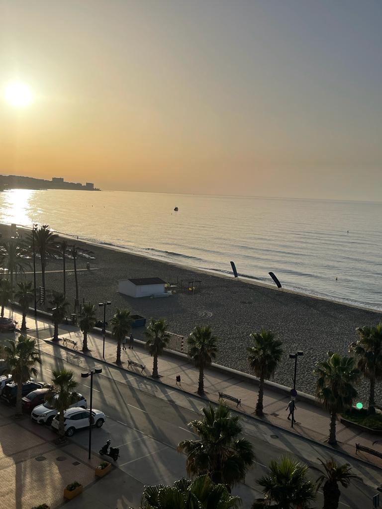 For rent from 01/09/2025 - 30/06/2026 Magnificent apartment on the 1st line of the beach in Fuengirola