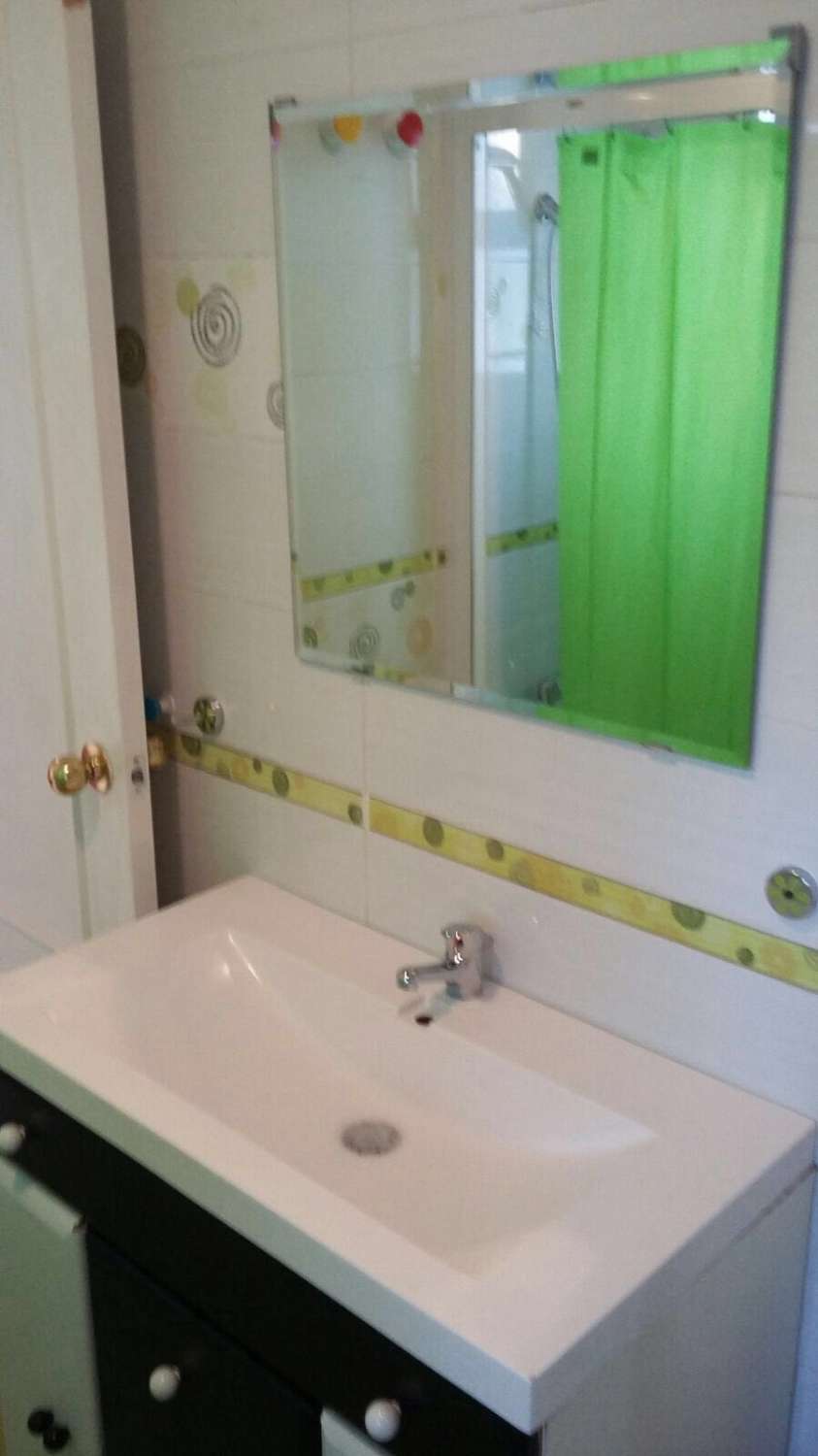 SE ALQUILA MEDIA TEMPORADA Desde  01/09/2026 HASTA 30.6.27  COQUETO APARTAMENTO EN RECINTO PRIVADO DE BENALMÁDENA COSTA.