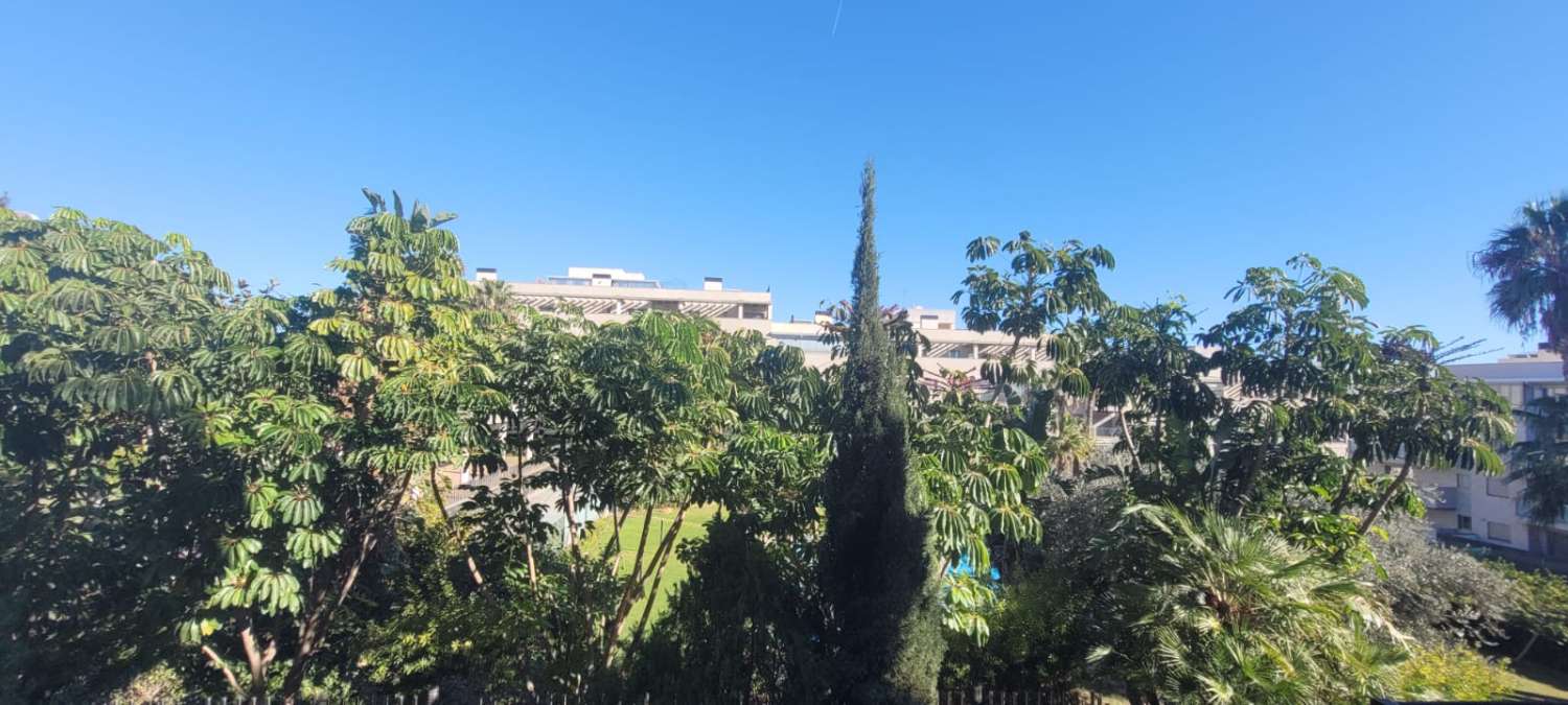 APPARTEMENT SPECTACULAIRE À LOUER du 01/09/25- 31/05/26 À EL PINILLO TORREMOLINOS