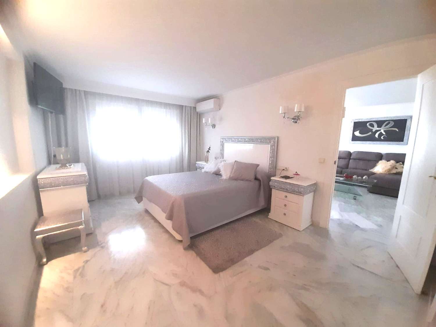 DEMI-SAISON.  A LOUER du 01.09.25-30.6.26 Bel appartement avec vue sur la mer SUR LA PLAGE DE LA 1ÈRE LIGNE À BENALMADENA