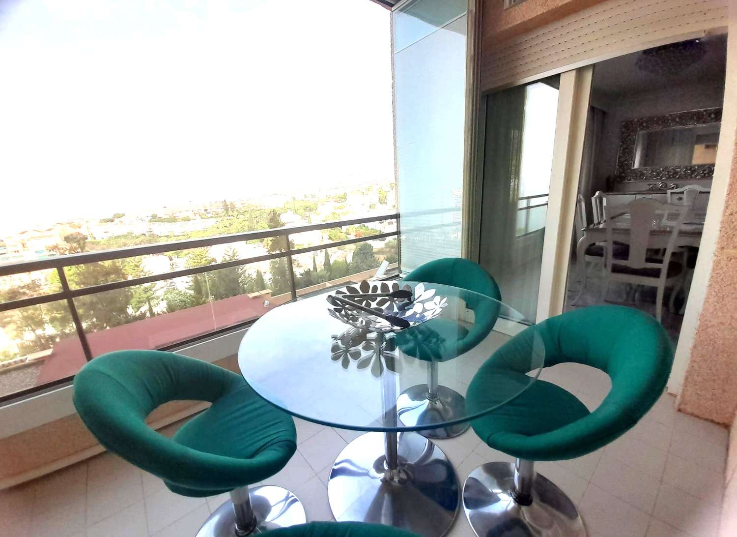 DEMI-SAISON.  A LOUER du 01.09.25-30.6.26 Bel appartement avec vue sur la mer SUR LA PLAGE DE LA 1ÈRE LIGNE À BENALMADENA