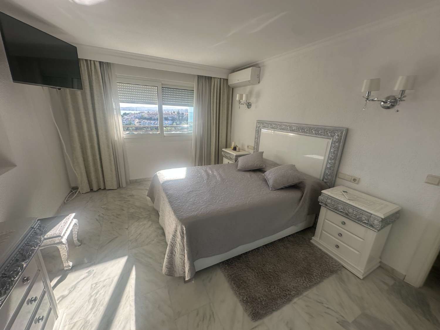 PUOLI KAUTTA.  VUOKRATTAVANA 01.09.26-30.6.267 Mukava huoneisto merinäköalalla 1. LINJAN RANNALLA BENALMADENASSA