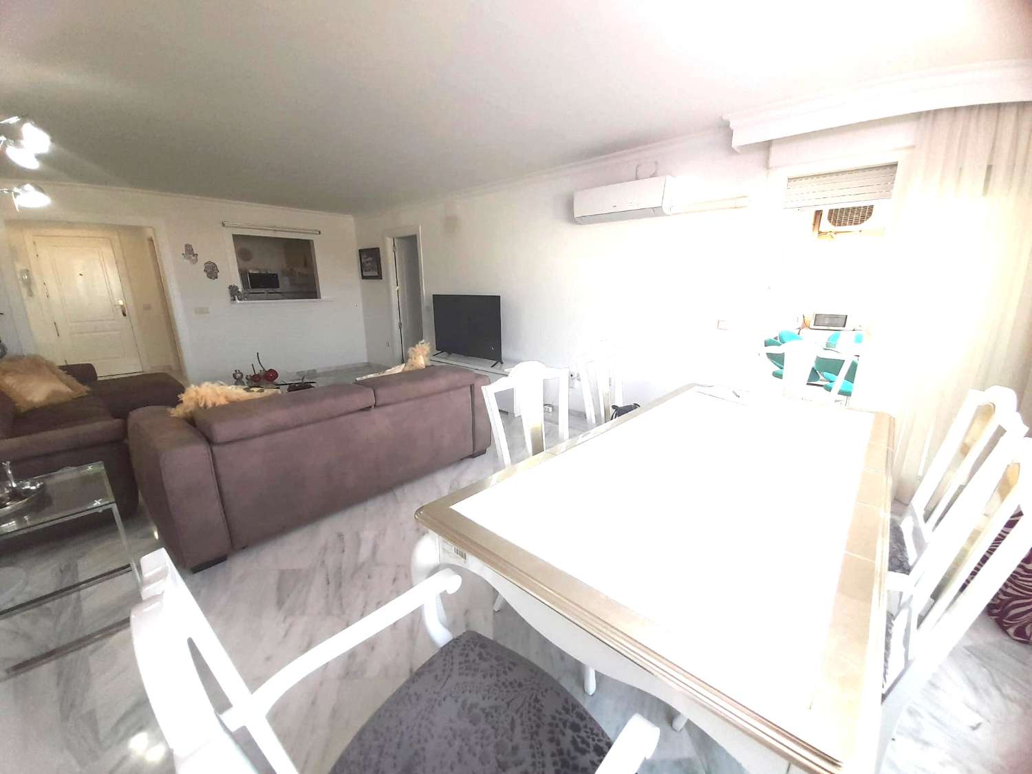 DEMI-SAISON.  A LOUER du 01.09.25-30.6.26 Bel appartement avec vue sur la mer SUR LA PLAGE DE LA 1ÈRE LIGNE À BENALMADENA