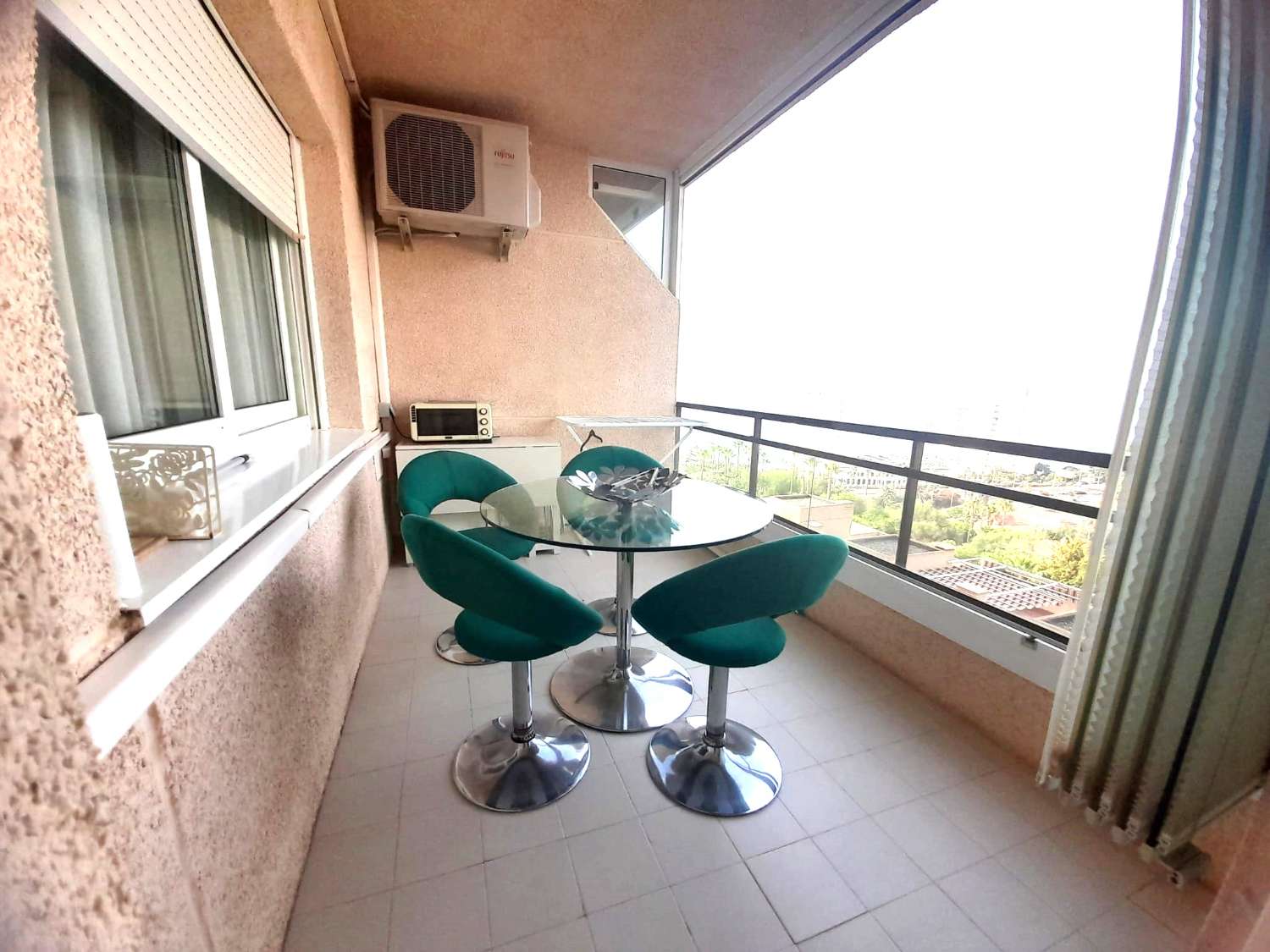 DEMI-SAISON.  A LOUER du 01.09.25-30.6.26 Bel appartement avec vue sur la mer SUR LA PLAGE DE LA 1ÈRE LIGNE À BENALMADENA