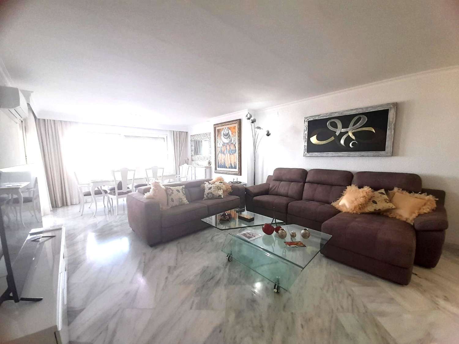 DEMI-SAISON.  A LOUER du 01.09.25-30.6.26 Bel appartement avec vue sur la mer SUR LA PLAGE DE LA 1ÈRE LIGNE À BENALMADENA