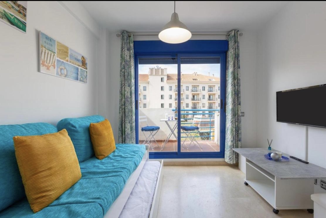 MEDIA TEMPORADA Se alquila del 1/9/2026 -  30/6/2027  bonito Duplex  apartamento en Benalmadena Costa a 200 metros de la playa
