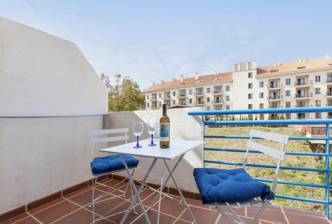 MEDIA TEMPORADA Se alquila del 1/9/2026 -  30/6/2027  bonito Duplex  apartamento en Benalmadena Costa a 200 metros de la playa