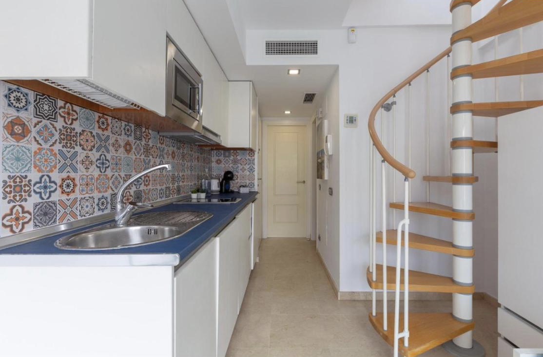 MEDIA TEMPORADA Se alquila del 1/9/2026 -  30/6/2027  bonito Duplex  apartamento en Benalmadena Costa a 200 metros de la playa
