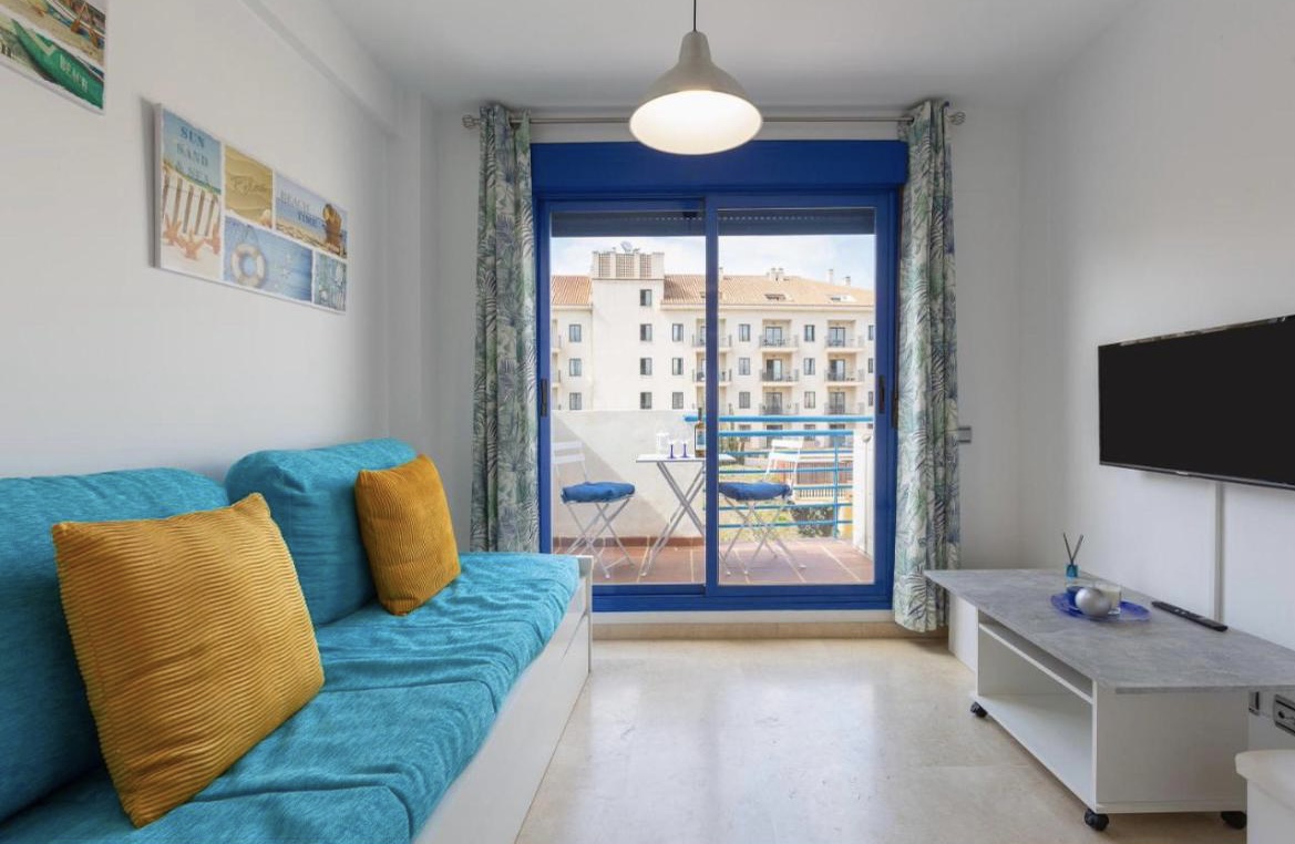 MEDIA TEMPORADA Se alquila del 1/9/2026 -  30/6/2027  bonito Duplex  apartamento en Benalmadena Costa a 200 metros de la playa