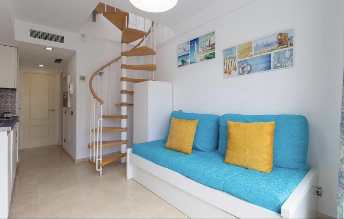 MEDIA TEMPORADA Se alquila del 1/9/2026 -  30/6/2027  bonito Duplex  apartamento en Benalmadena Costa a 200 metros de la playa