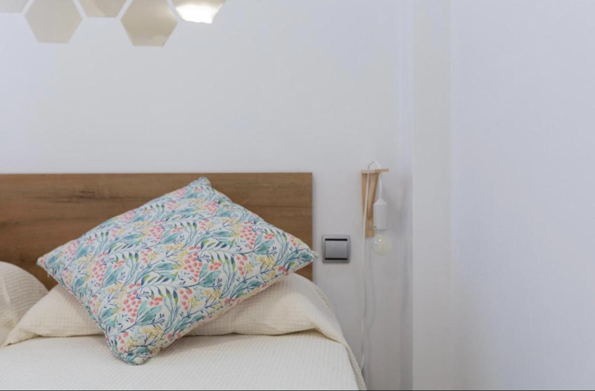 MEDIA TEMPORADA Se alquila del 1/9/2026 -  30/6/2027  bonito Duplex  apartamento en Benalmadena Costa a 200 metros de la playa