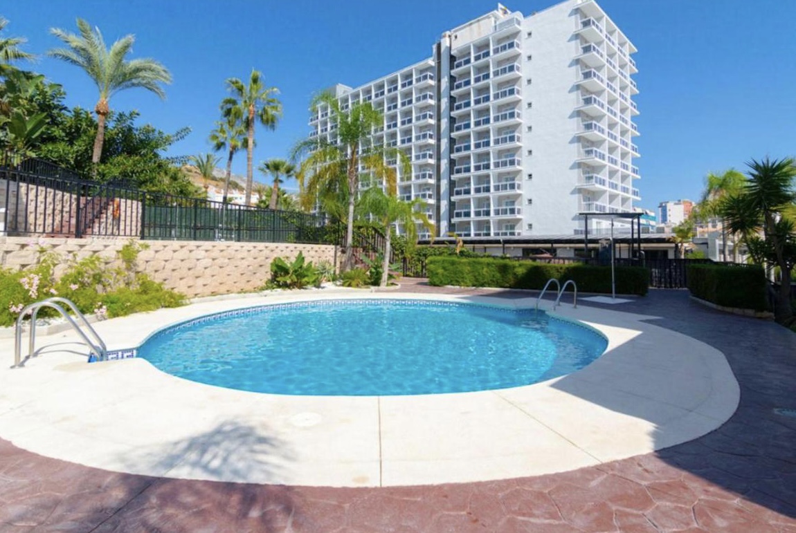 MEDIA TEMPORADA Se alquila del 1/9/2026 -  30/6/2027  bonito Duplex  apartamento en Benalmadena Costa a 200 metros de la playa