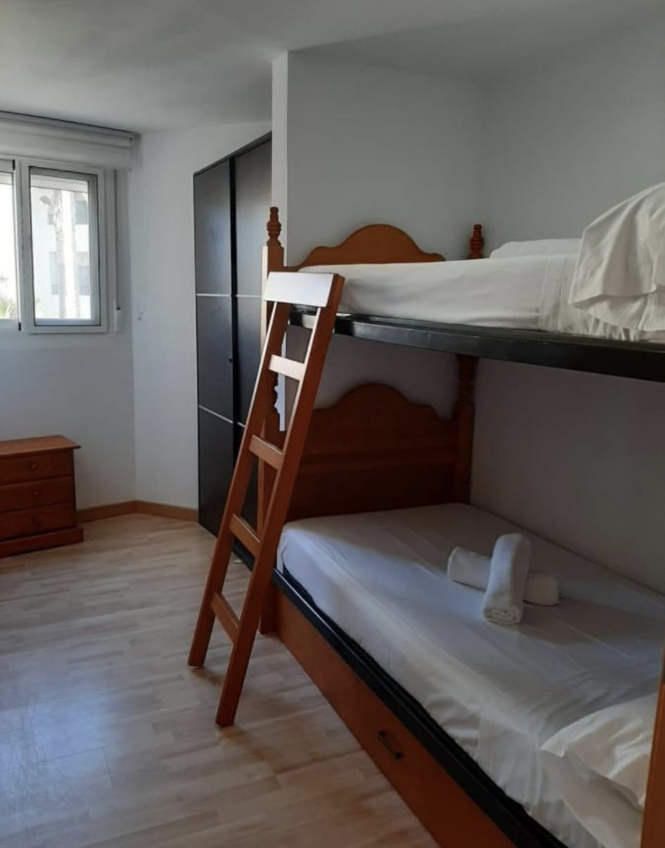 HALV SÄSONG. UTHYRES FRÅN NU TILL 27/2/25 OCH FRÅN 15.10.25-31.5.26 TREVLIG LÄGENHET I PUERTO MARINA (BENALMADENA)