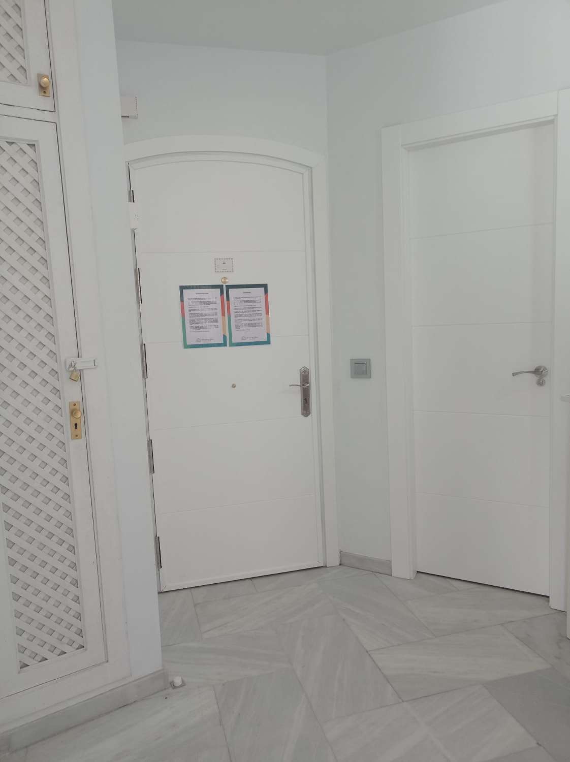 HALV SÄSONG. UTHYRES FRÅN NU TILL 27/2/25 OCH FRÅN 15.10.25-31.5.26 TREVLIG LÄGENHET I PUERTO MARINA (BENALMADENA)
