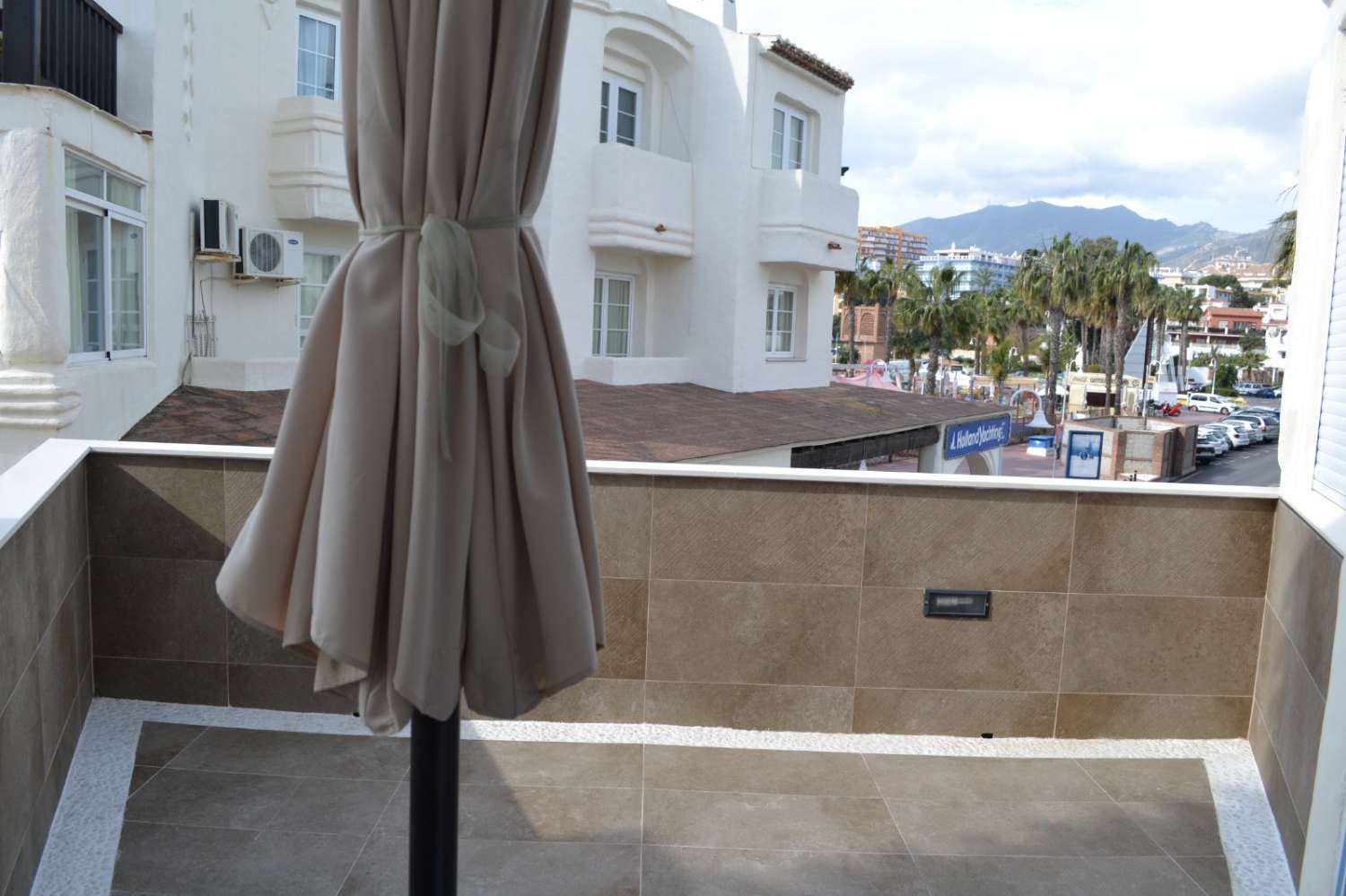 HALV SÄSONG. UTHYRES FRÅN NU TILL 27/2/25 OCH FRÅN 15.10.25-31.5.26 TREVLIG LÄGENHET I PUERTO MARINA (BENALMADENA)