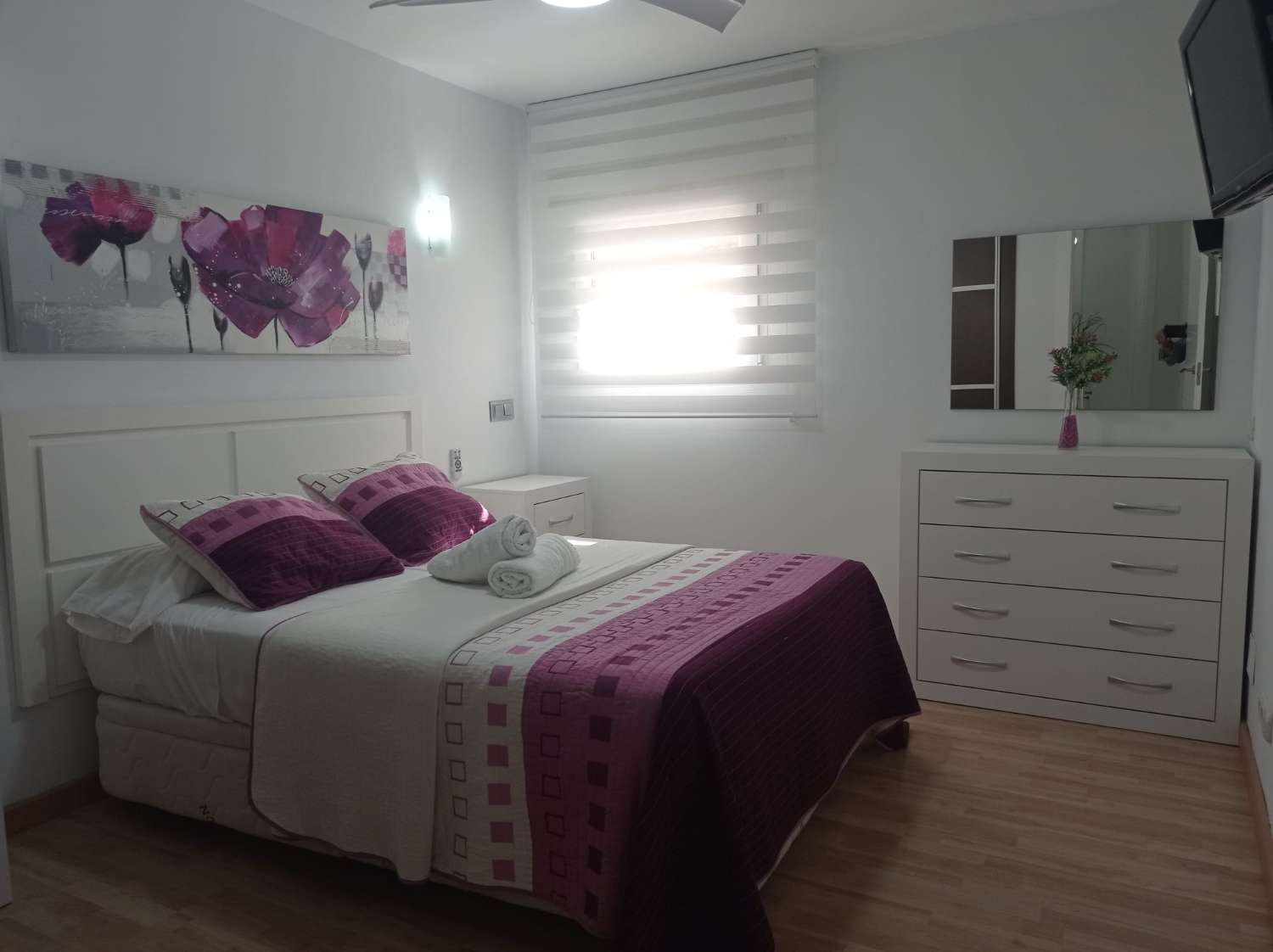 HALV SÄSONG. UTHYRES FRÅN NU TILL 27/2/25 OCH FRÅN 15.10.25-31.5.26 TREVLIG LÄGENHET I PUERTO MARINA (BENALMADENA)