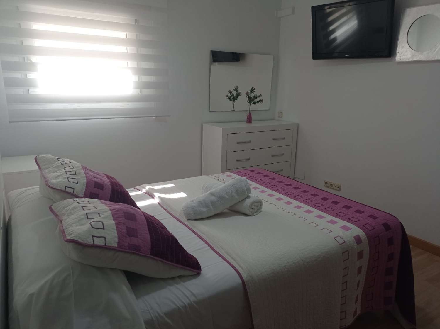 HALV SÄSONG. UTHYRES FRÅN NU TILL 27/2/25 OCH FRÅN 15.10.25-31.5.26 TREVLIG LÄGENHET I PUERTO MARINA (BENALMADENA)