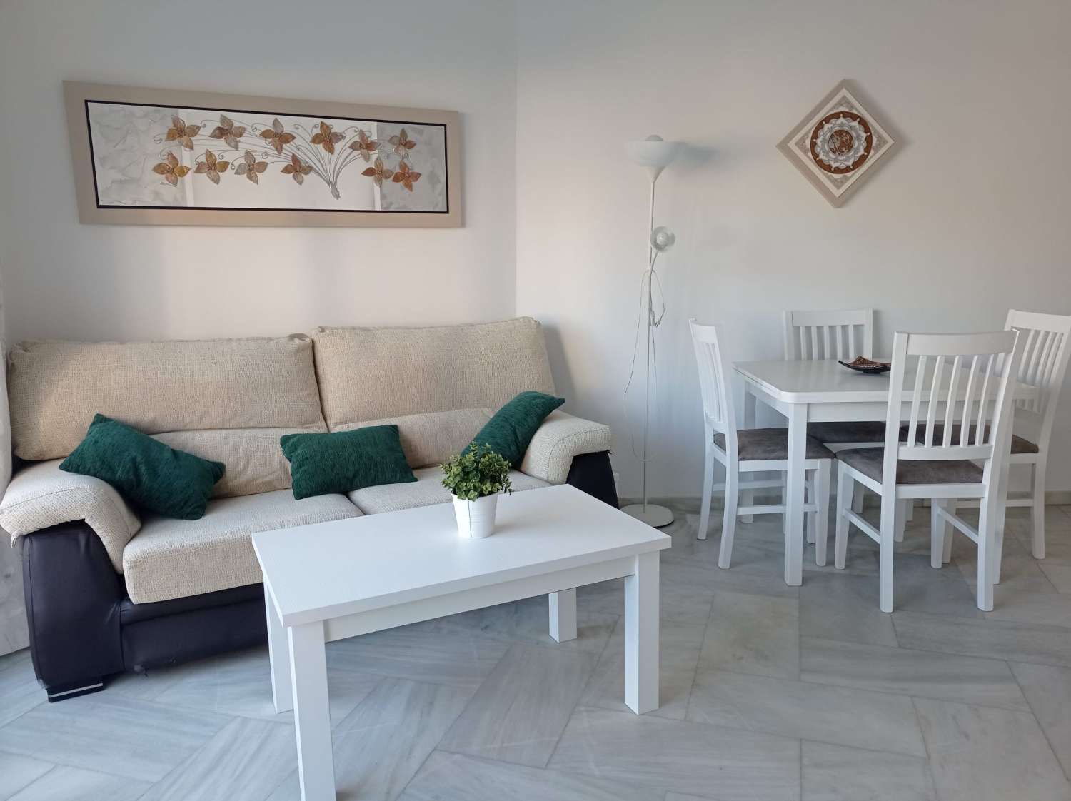 HALV SÄSONG. UTHYRES FRÅN NU TILL 27/2/25 OCH FRÅN 15.10.25-31.5.26 TREVLIG LÄGENHET I PUERTO MARINA (BENALMADENA)